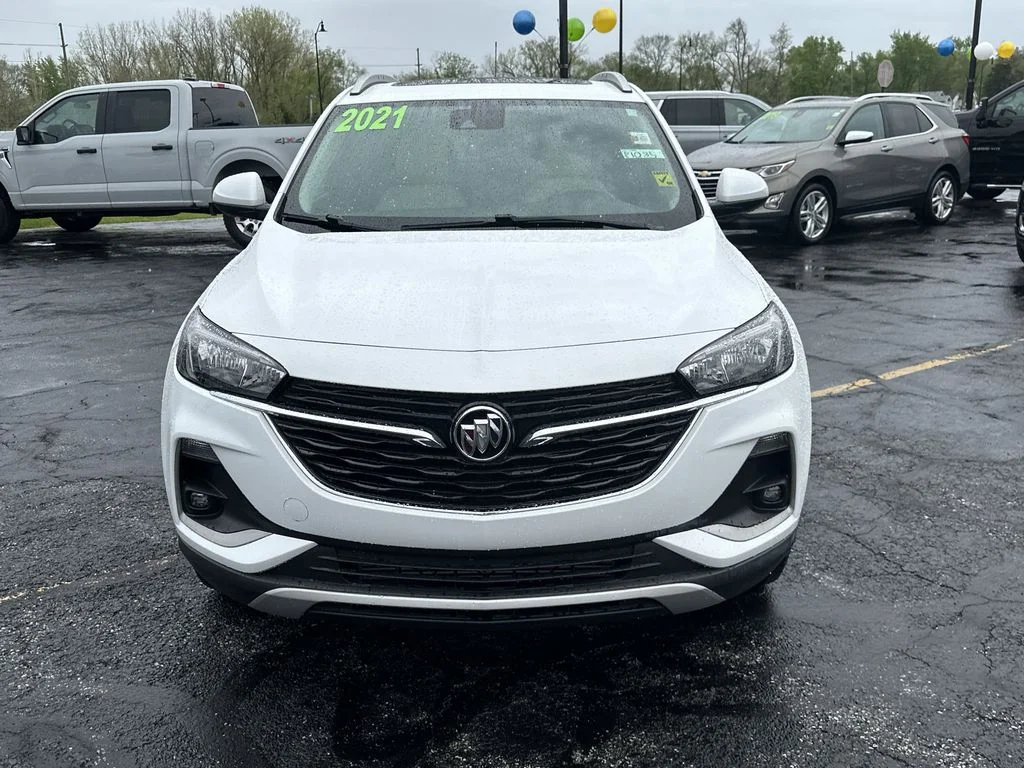 Used 2021 White Buick Select image 3