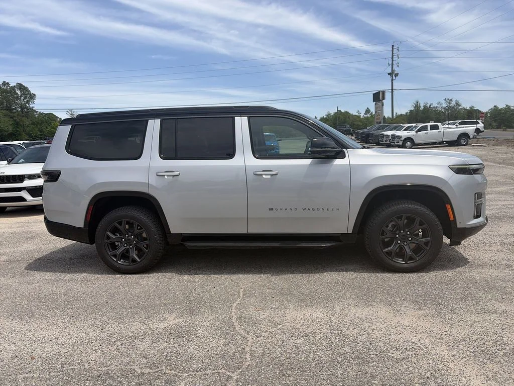 New 2026 Silver-Zynith Exterior Paint Jeep Upland image 7