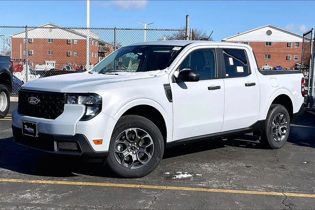 New 2026 Space White Metallic Ford XLT image 7
