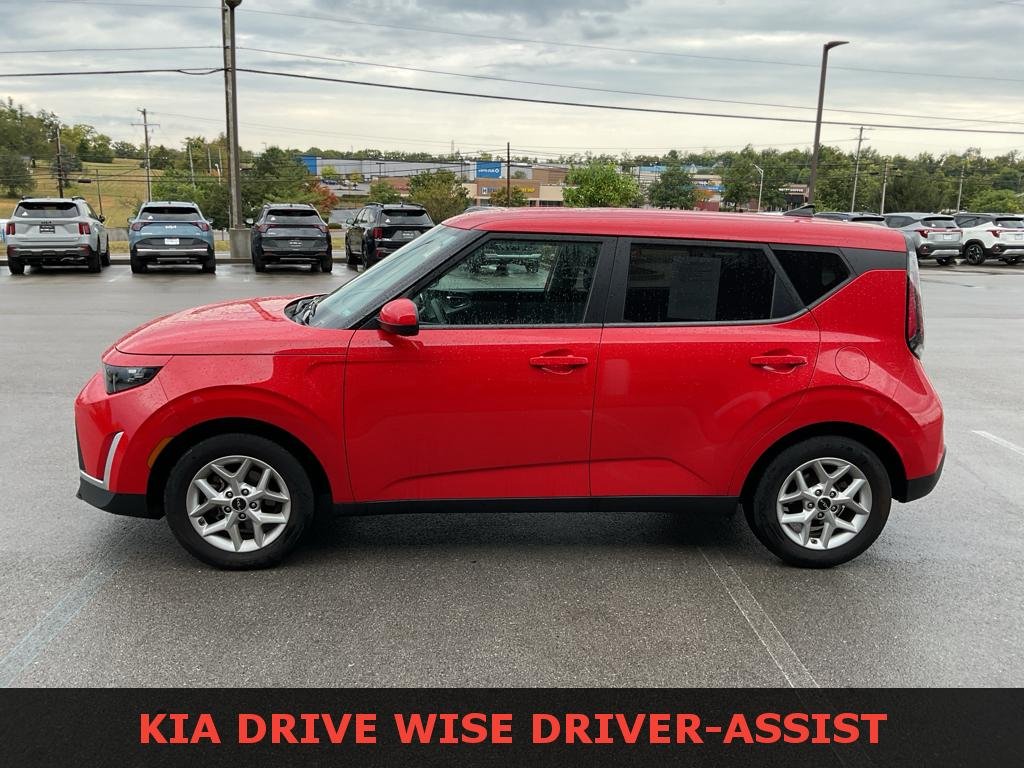 2023 Kia Soul LX photo 4