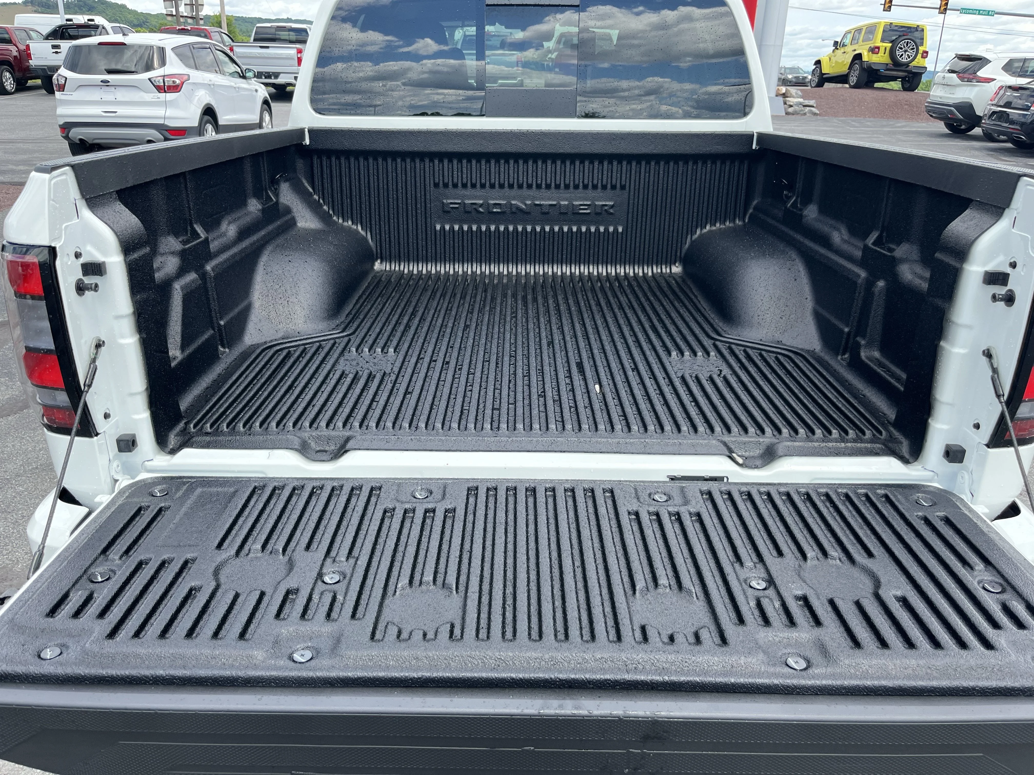 New 2026 Glacier White Nissan Crew Cab SV image 7