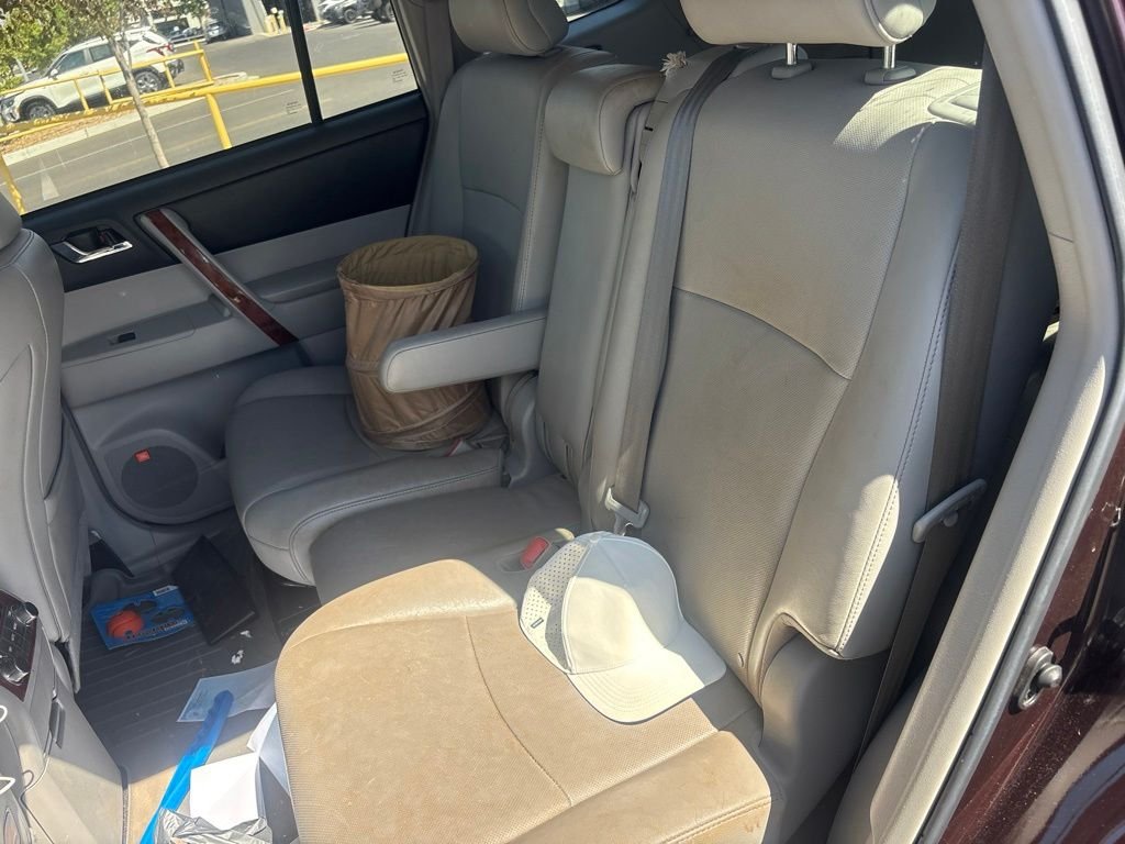 Used 2012  Toyota Limited image 15