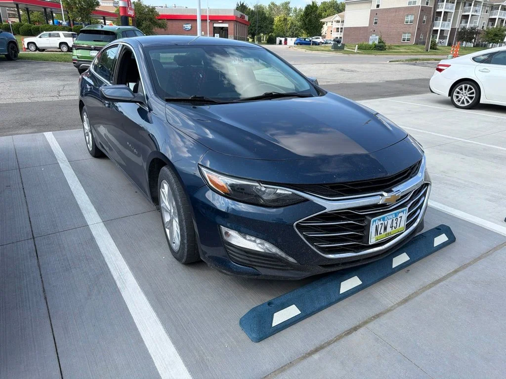 Used 2020 Blue Chevrolet LT image 4