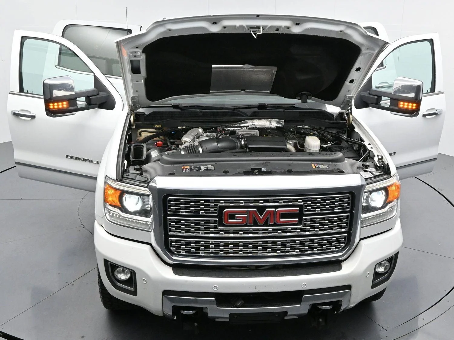 Used 2019 Summit White GMC Denali image 42