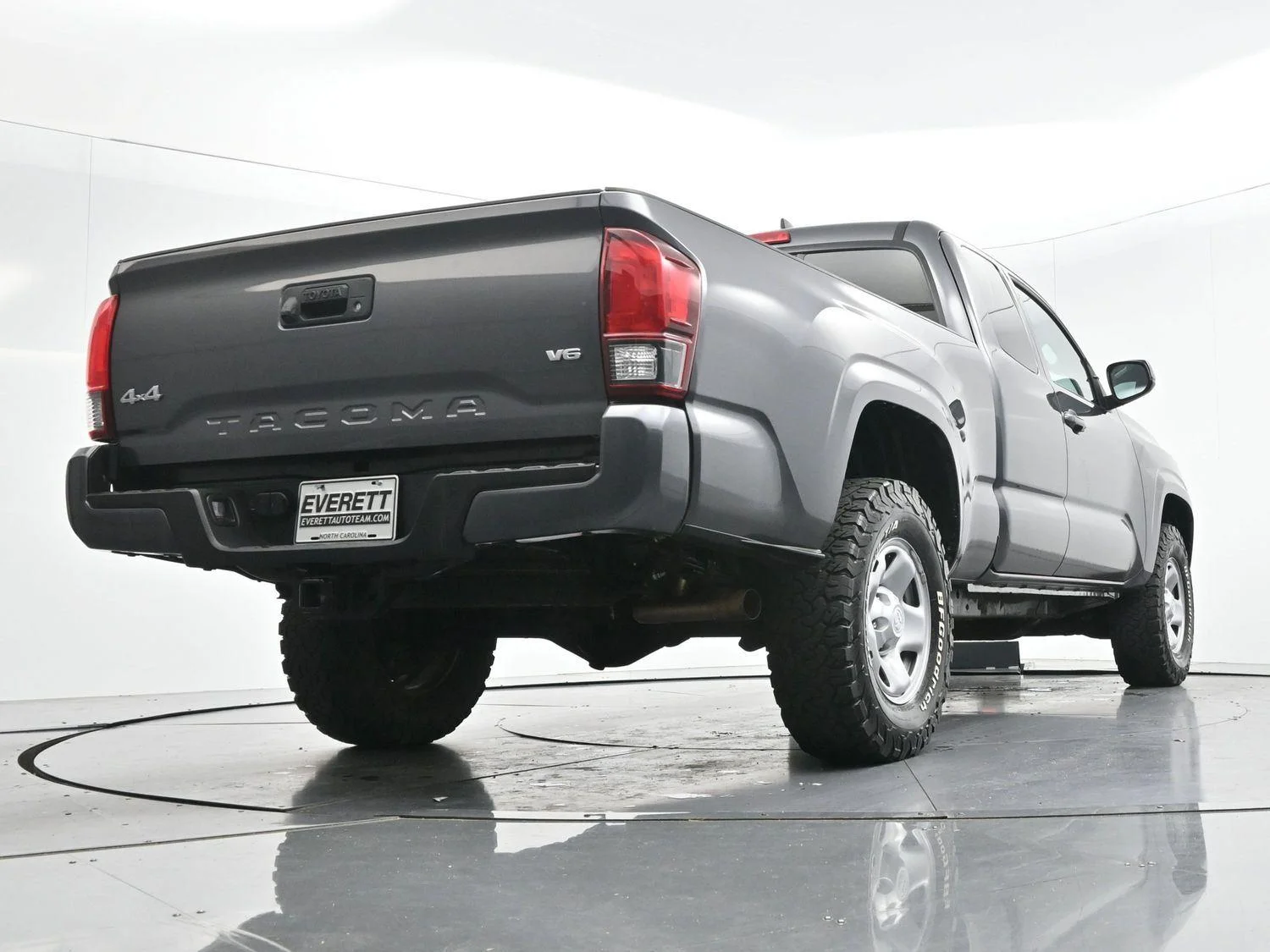 Used 2019 Magnetic Gray Metallic Toyota SR5 image 40