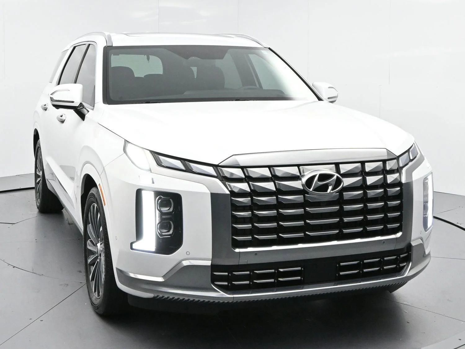 Used 2024 Hyper White Hyundai Calligraphy image 2
