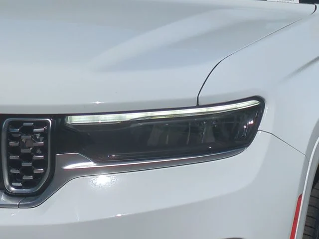 Used 2022 White Jeep Summit Reserve image 17