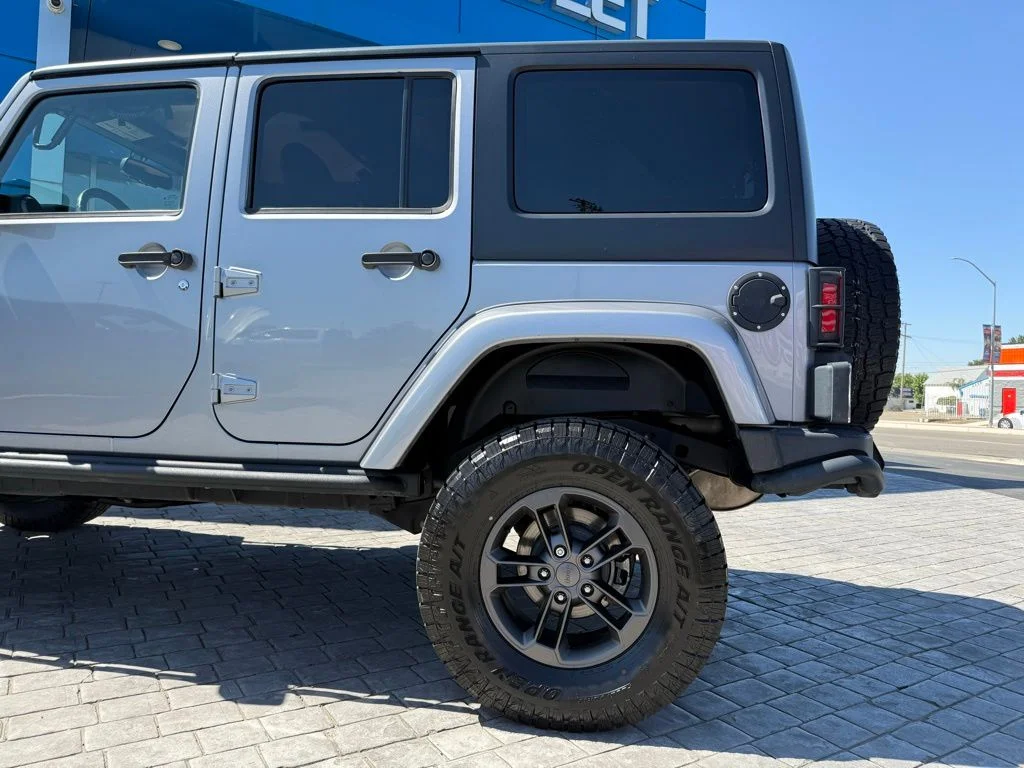 Used 2018 Silver Jeep Unlimited Sport image 12