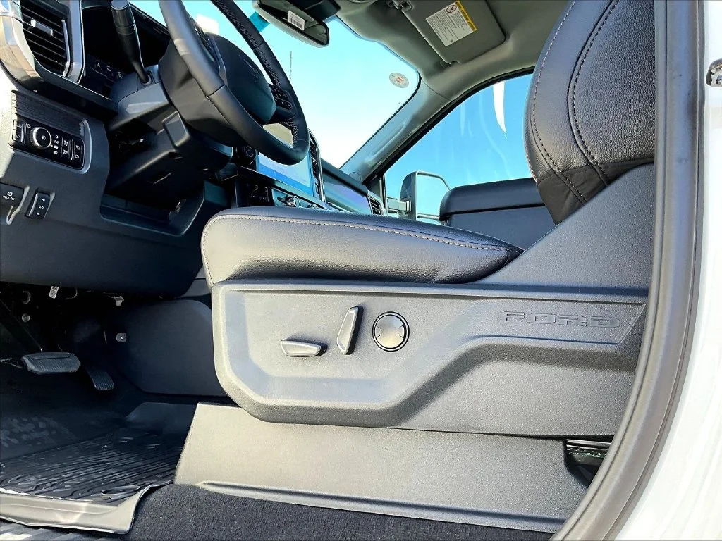 New 2027 White Ford Lariat image 41