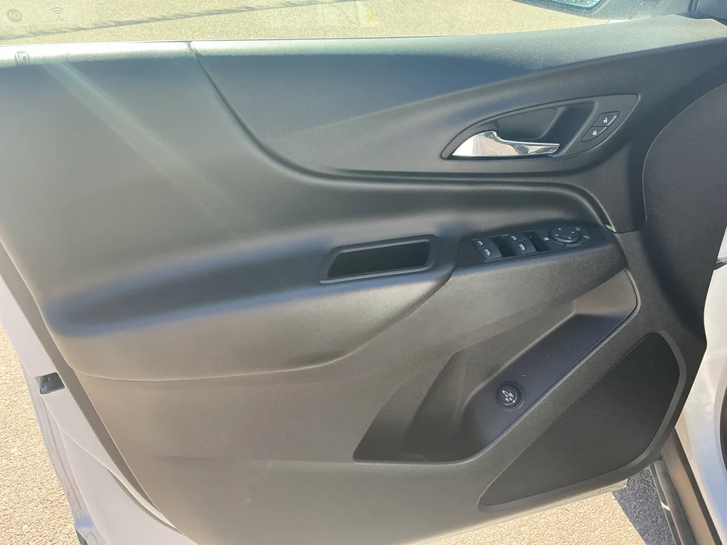 Used 2024 Summit White Chevrolet LT image 10