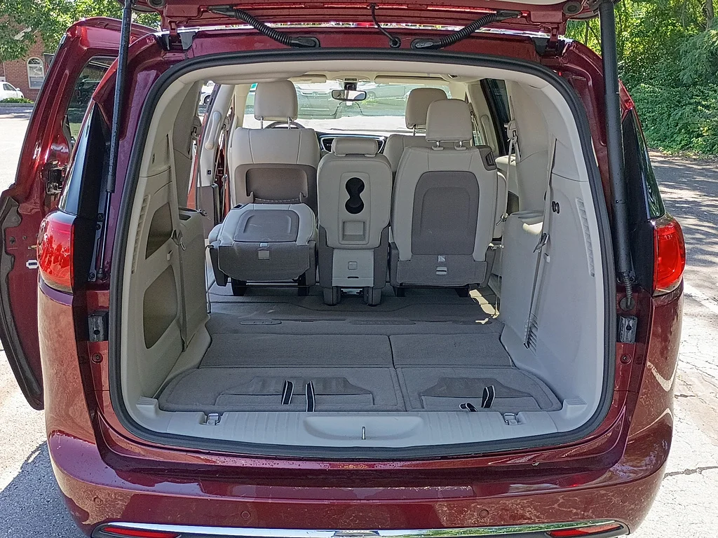 Used 2020 Velvet Red Pearl Coat Chrysler Launch Edition image 17