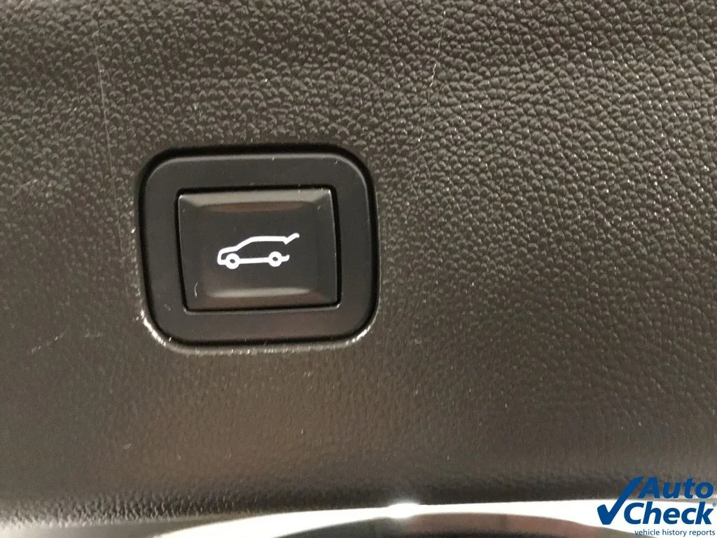 Used 2018 White Buick Essence image 13