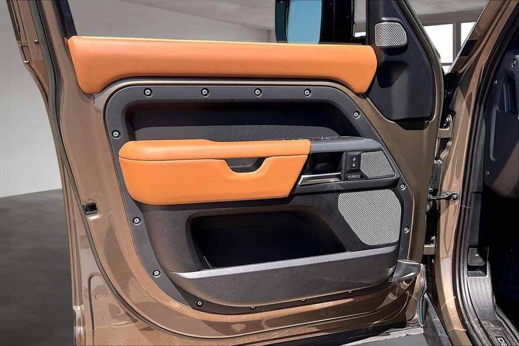 Used 2023 Gondwana Stone Metallic Land Rover X image 17