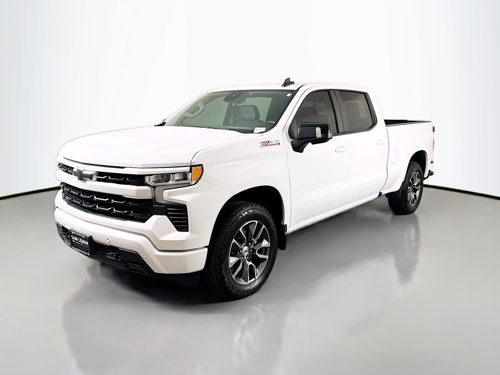 Used 2024 Summit White Chevrolet RST image 3