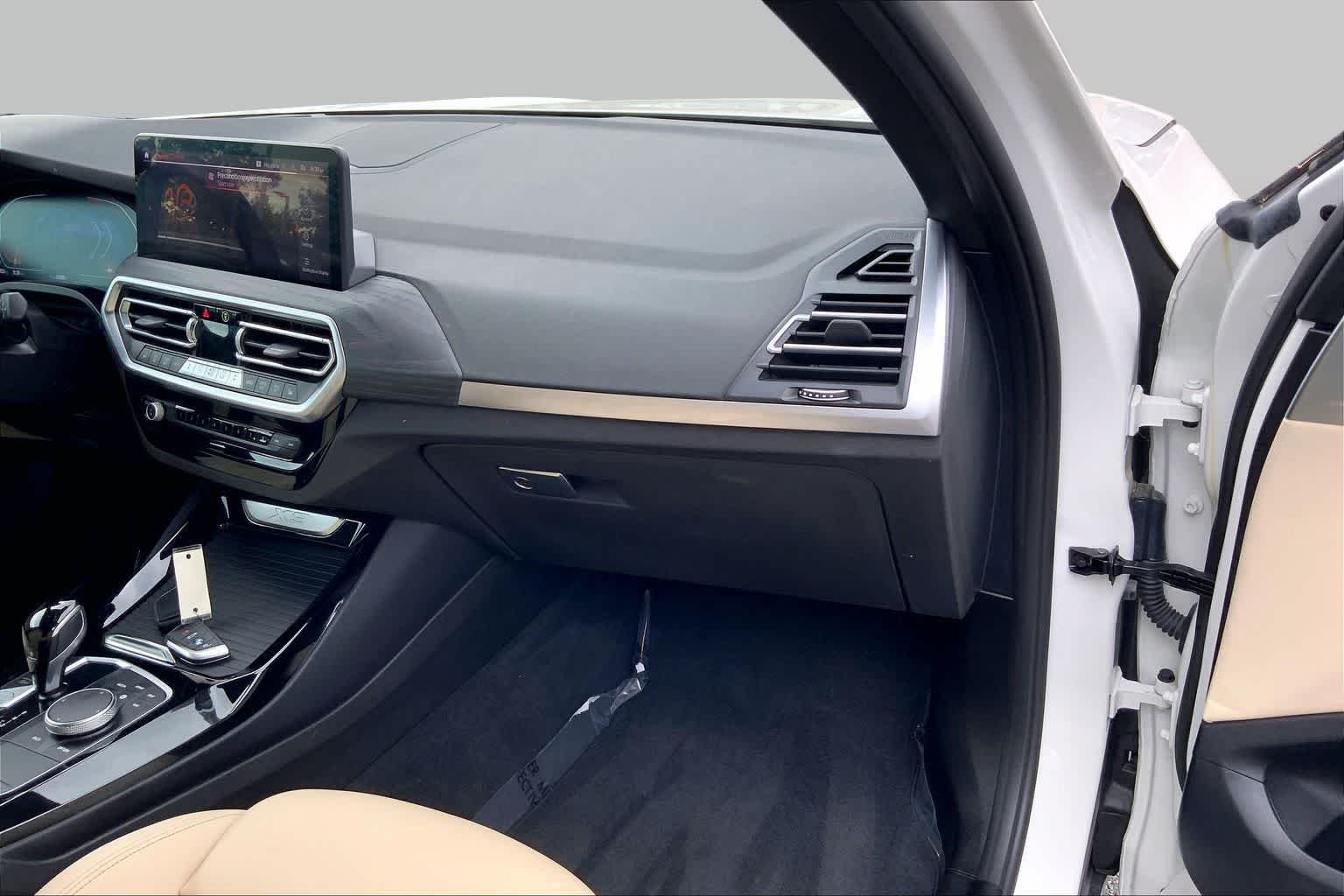 Used 2024 Alpine White BMW sDrive30i image 18