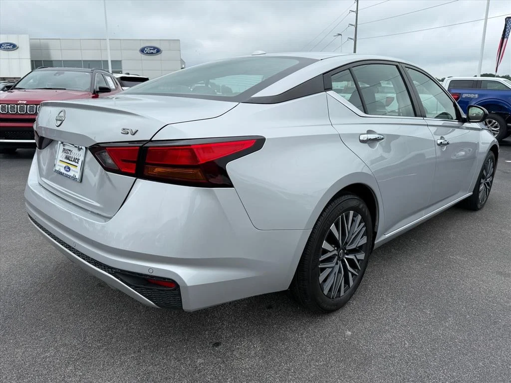 Used 2024 Silver Nissan 2.5 SV image 7