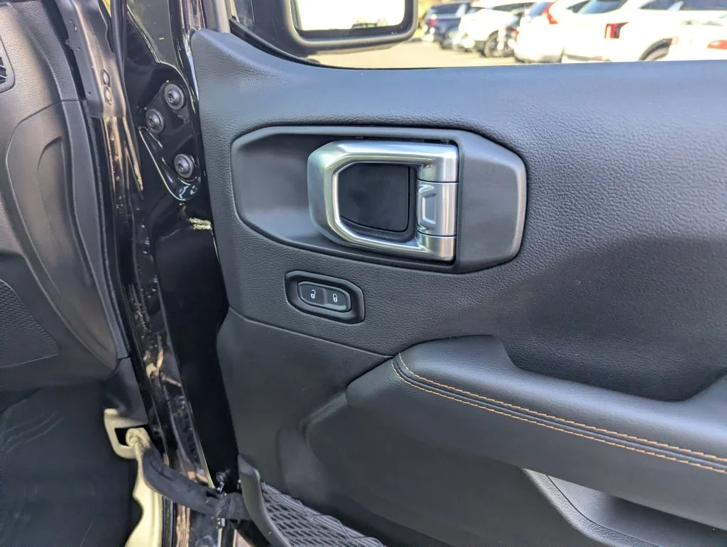 Used 2023 Black Jeep Overland image 33