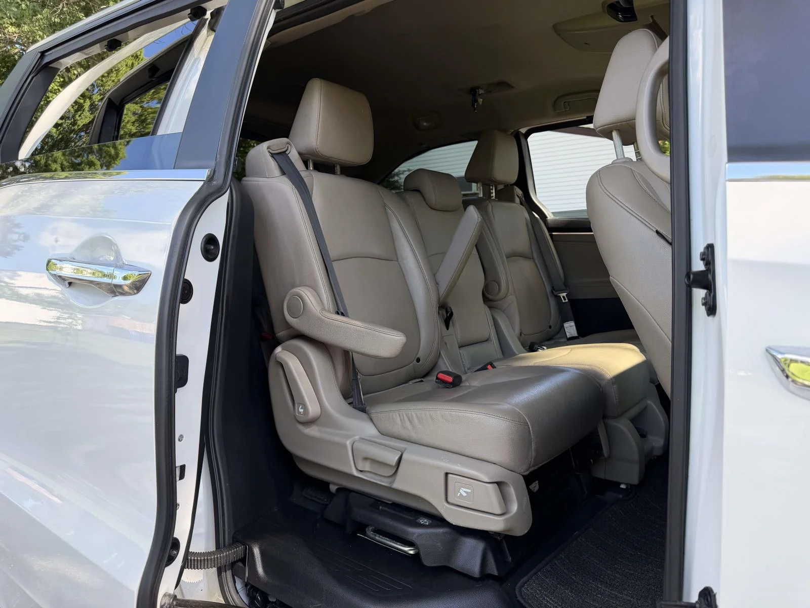 Used 2023 White Honda Touring image 14