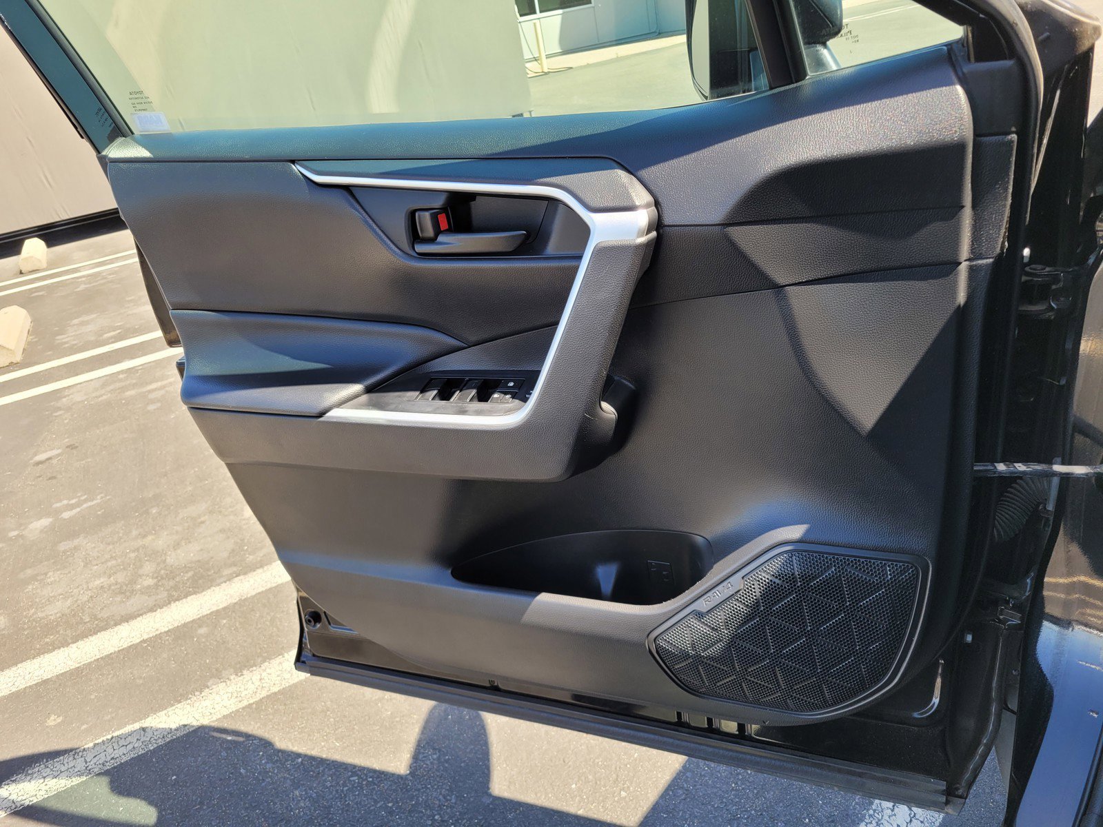 Used 2022  Toyota LE image 27