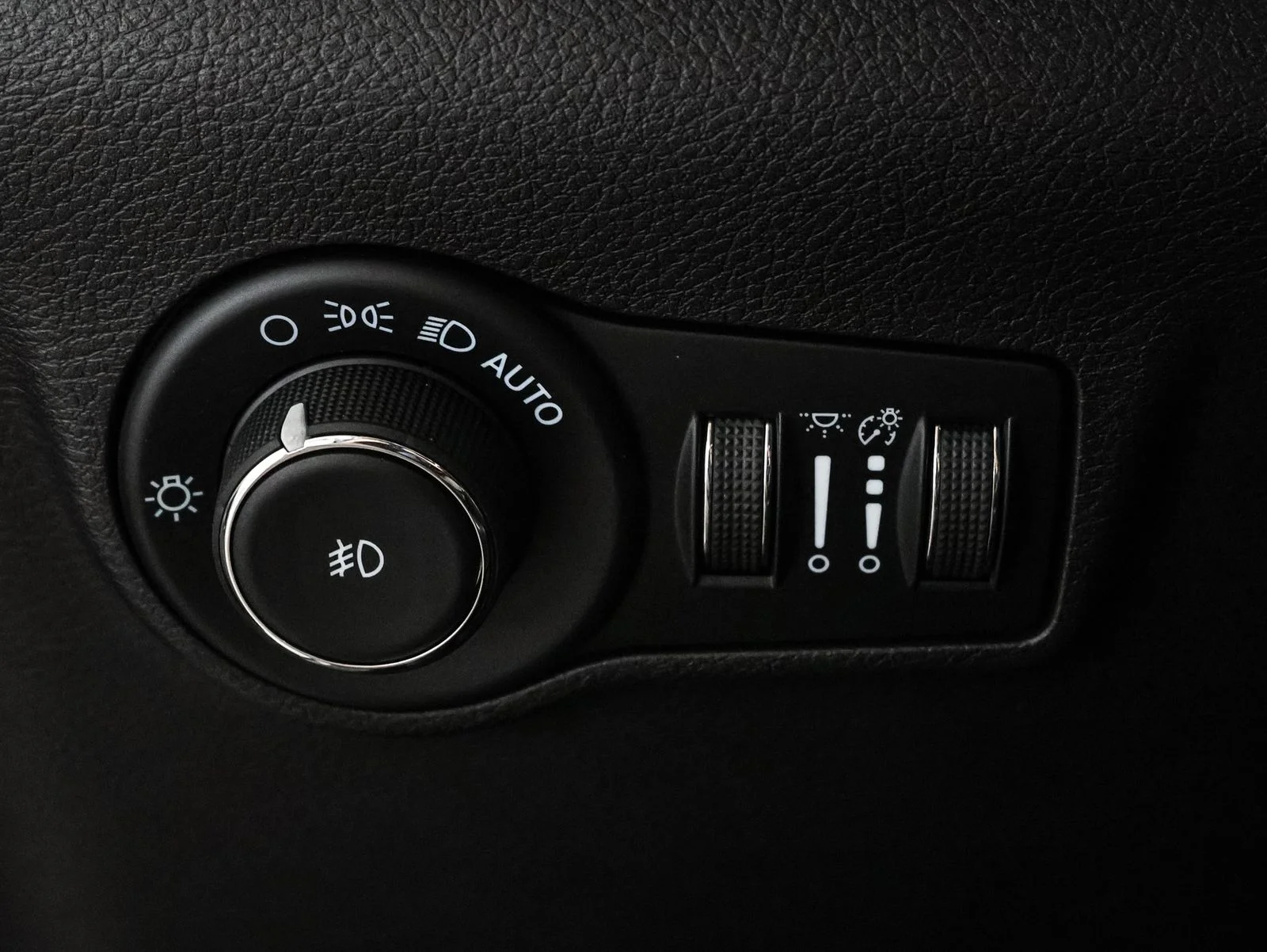 Certified Used 2023 Silver Jeep Limited image 30