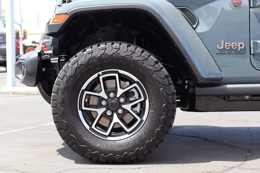 New 2026 Anvil Clear-Coat Exterior Paint Jeep Rubicon image 10