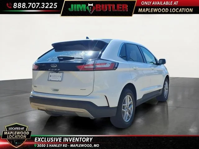Used 2024  Ford SEL image 4