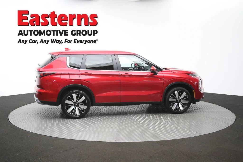 Used 2025 Red Mitsubishi SE image 45