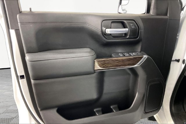 Used 2021 White GMC Elevation image 17