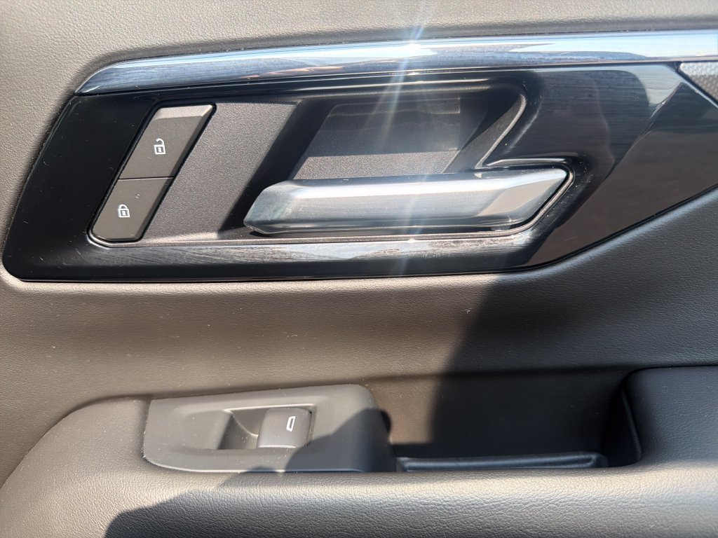 2026 Chevrolet Suburban RST - Photo 32
