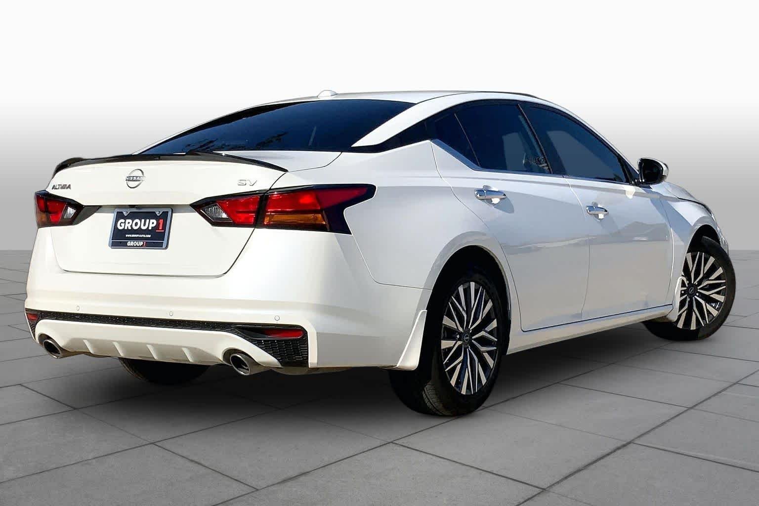Used 2024 Pearl White Tricoat Nissan 2.5 SV image 13