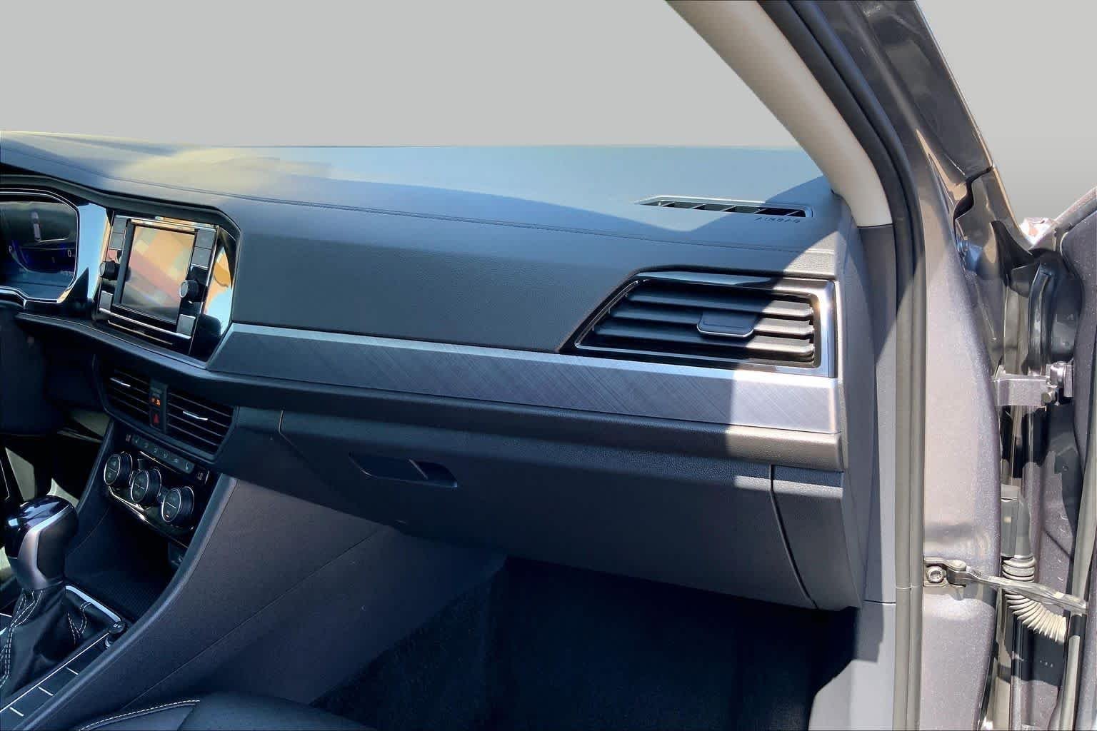 Used 2024 Platinum Gray Metallic Volkswagen SE image 19