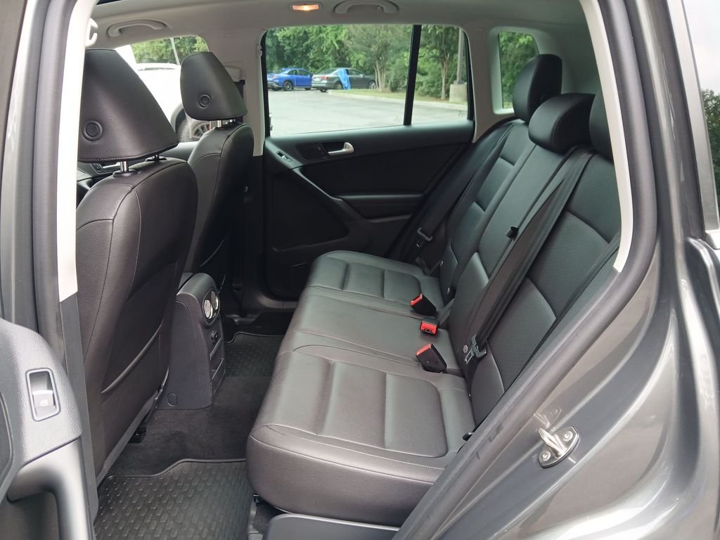 Used 2015 Gray Volkswagen SEL image 26