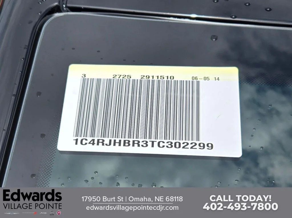 New 2026 Diamond Black Crystal Pearlcoat Jeep Limited image 32