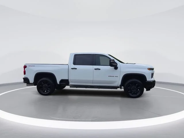 Used 2024 White Chevrolet Custom image 9