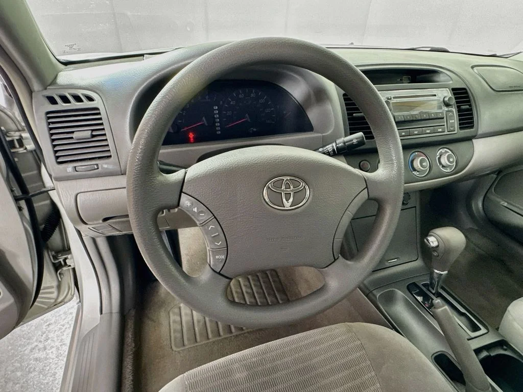 Used 2005 Lunar Mist Metallic Toyota STD image 12