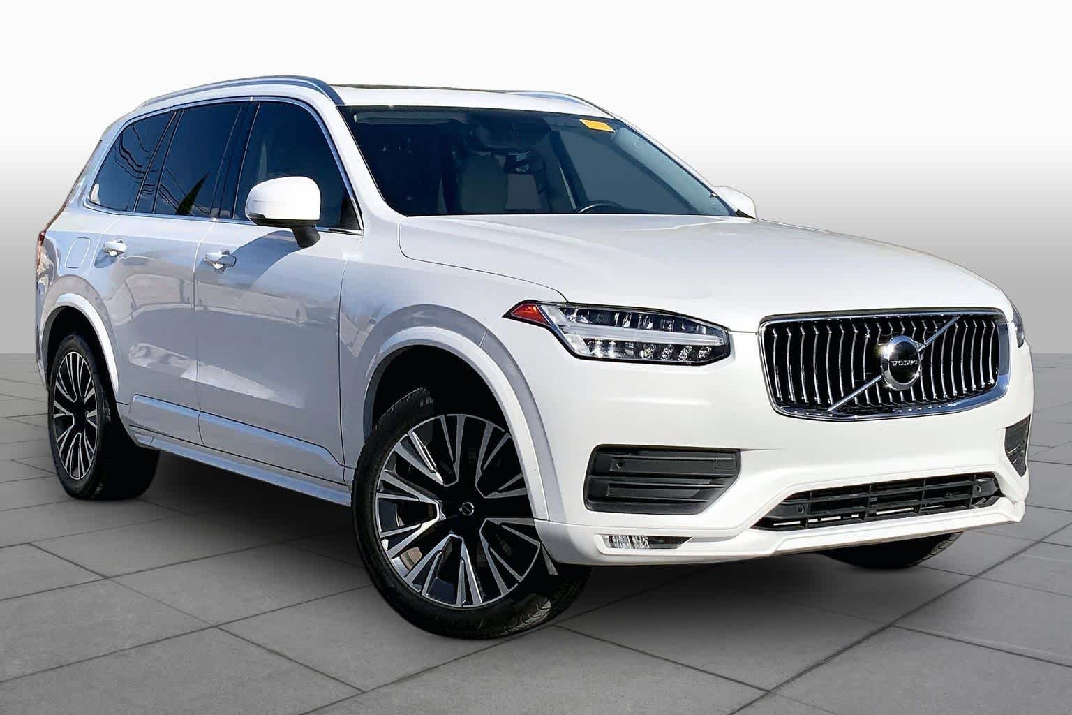 Used 2022 Crystal White Metallic Volvo Momentum image 3