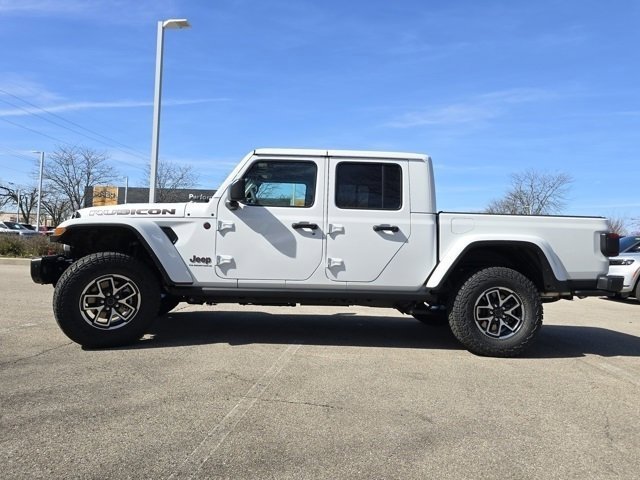 Used 2025 Bright White Clearcoat Jeep Rubicon image 24