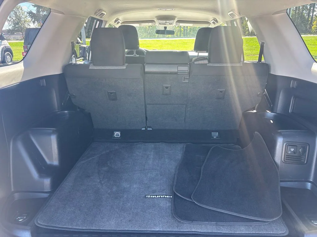 Used 2016 Silver Toyota SR5 image 7