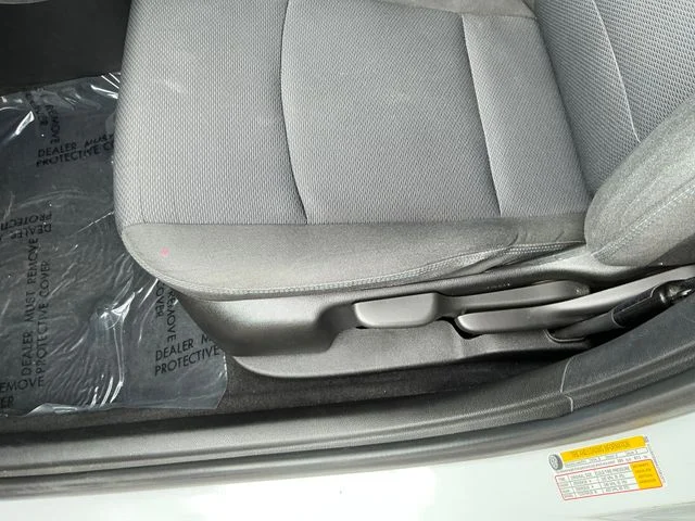 Used 2018 White Chevrolet LT image 18
