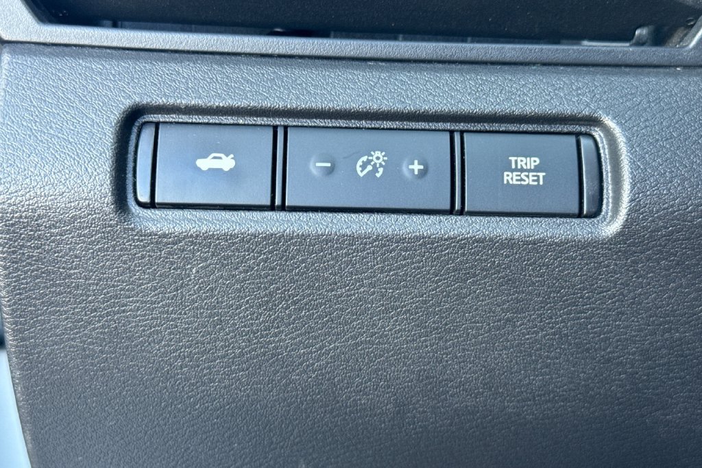Used 2024 Silver Nissan 2.5 SV image 32