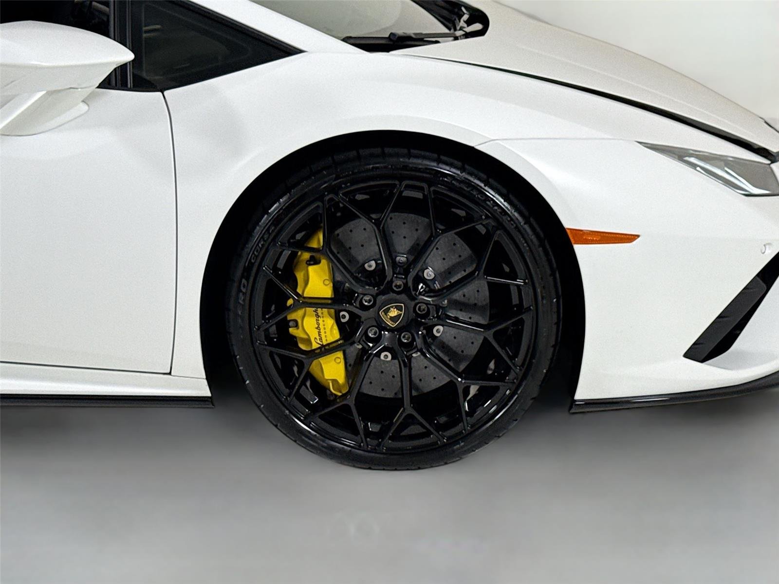 Used 2022 Bianco Canopus Lamborghini  image 41