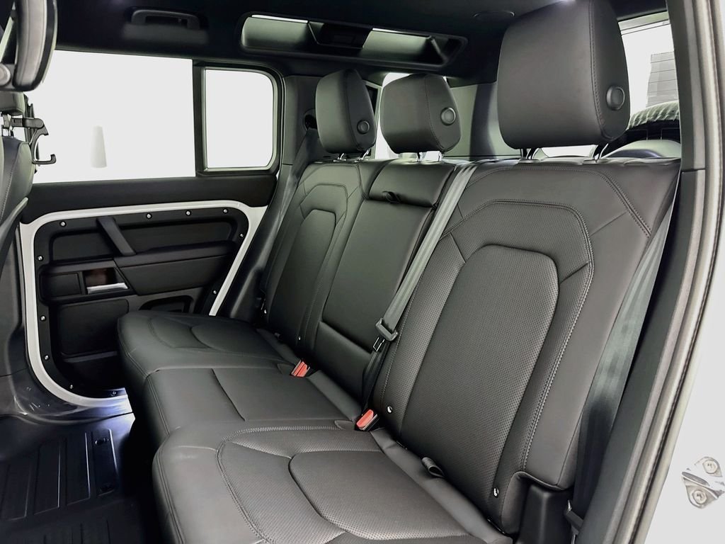 New 2026 Fuji White Land Rover X-Dynamic SE image 25
