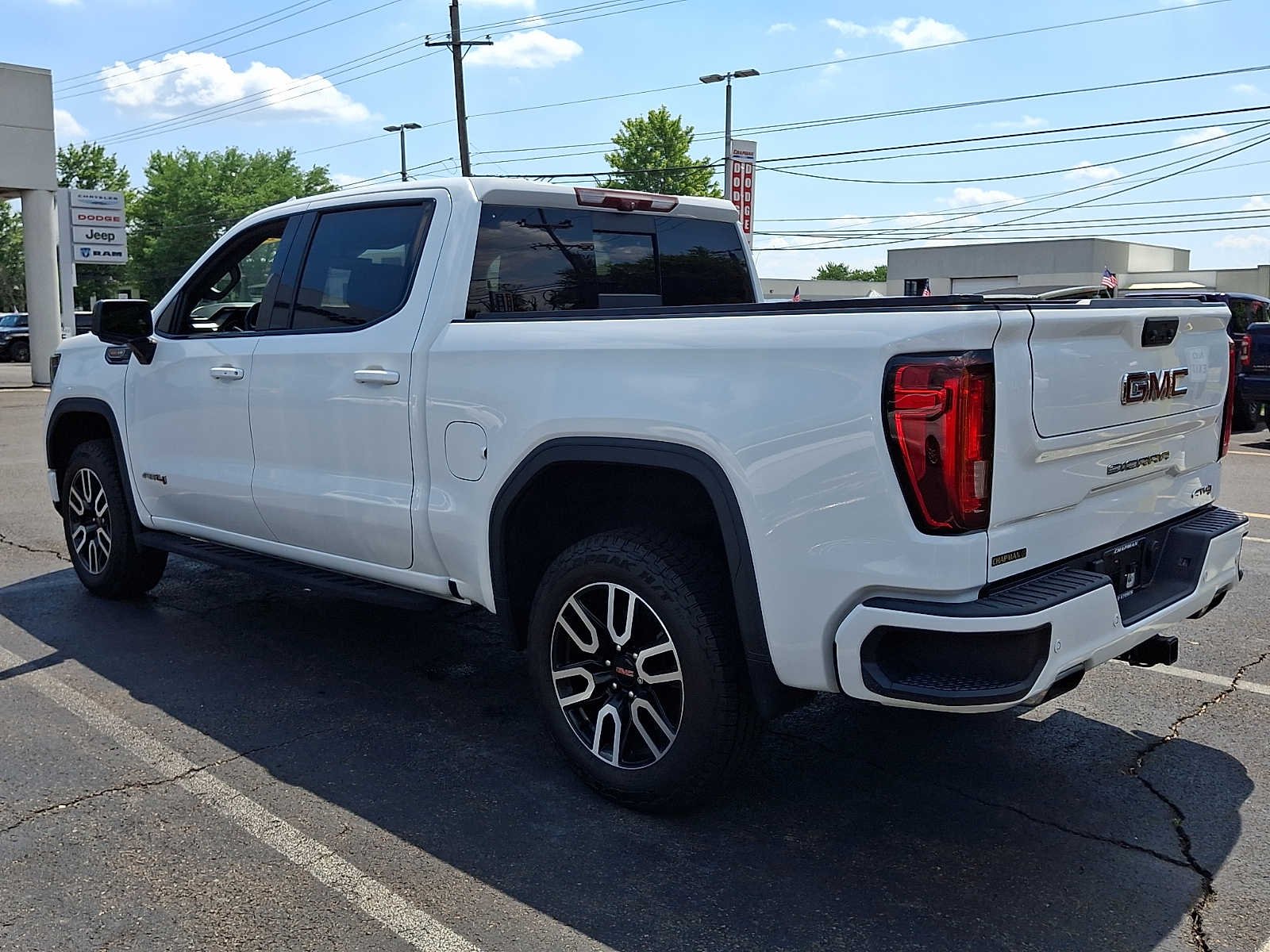 Used 2022 Summit White GMC AT4 image 4