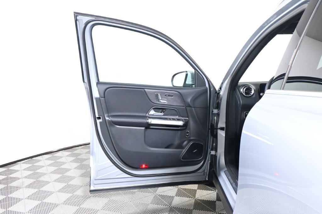 New 2026 Cirrus Silver Metallic Mercedes-Benz GLB 250 image 28