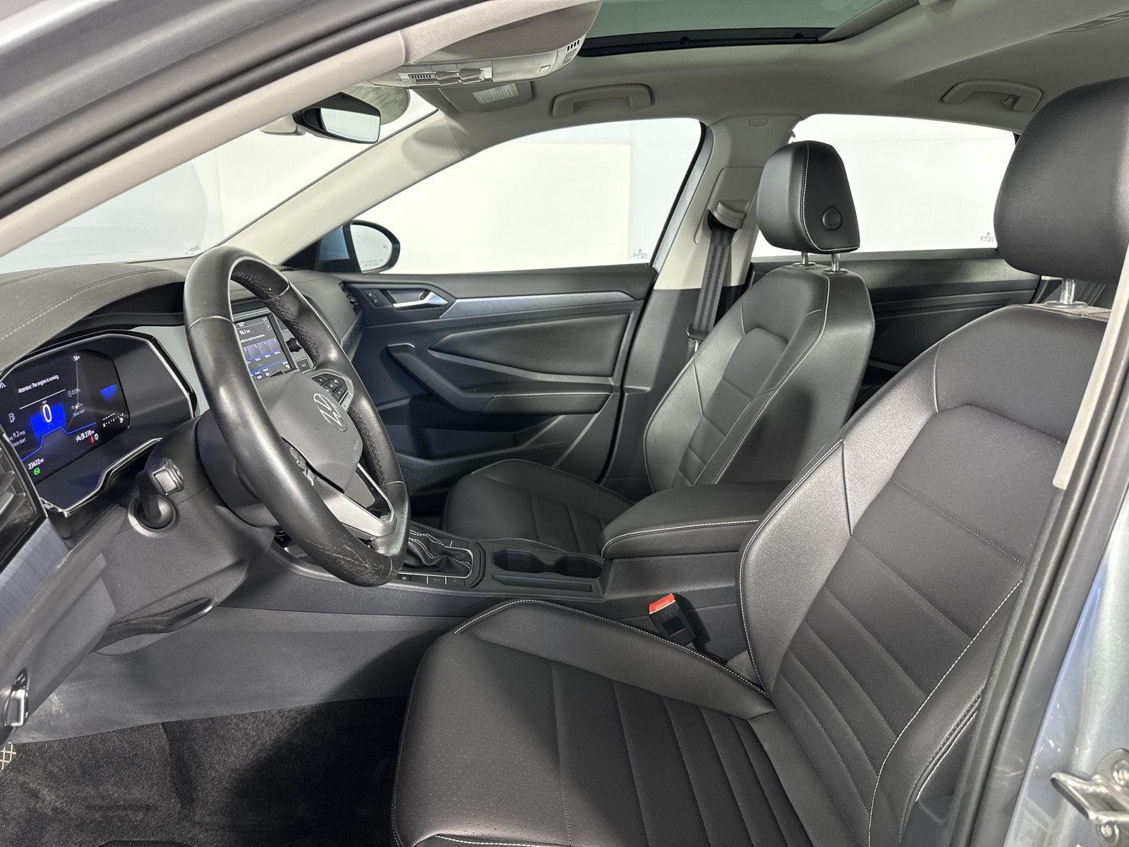 Used 2024 Platinum Gray Metallic Volkswagen SE image 12