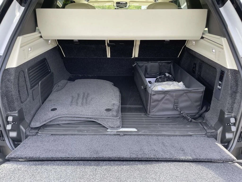 New 2026 Ostuni Pearl White Land Rover Autobiography image 18