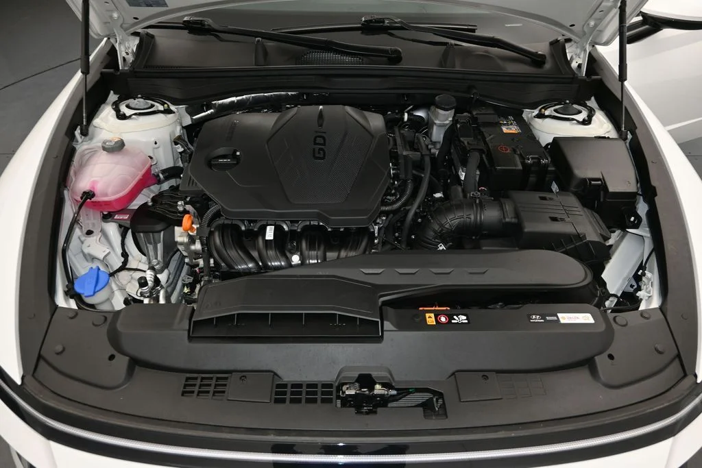 Certified Used 2025 White Hyundai SEL image 17