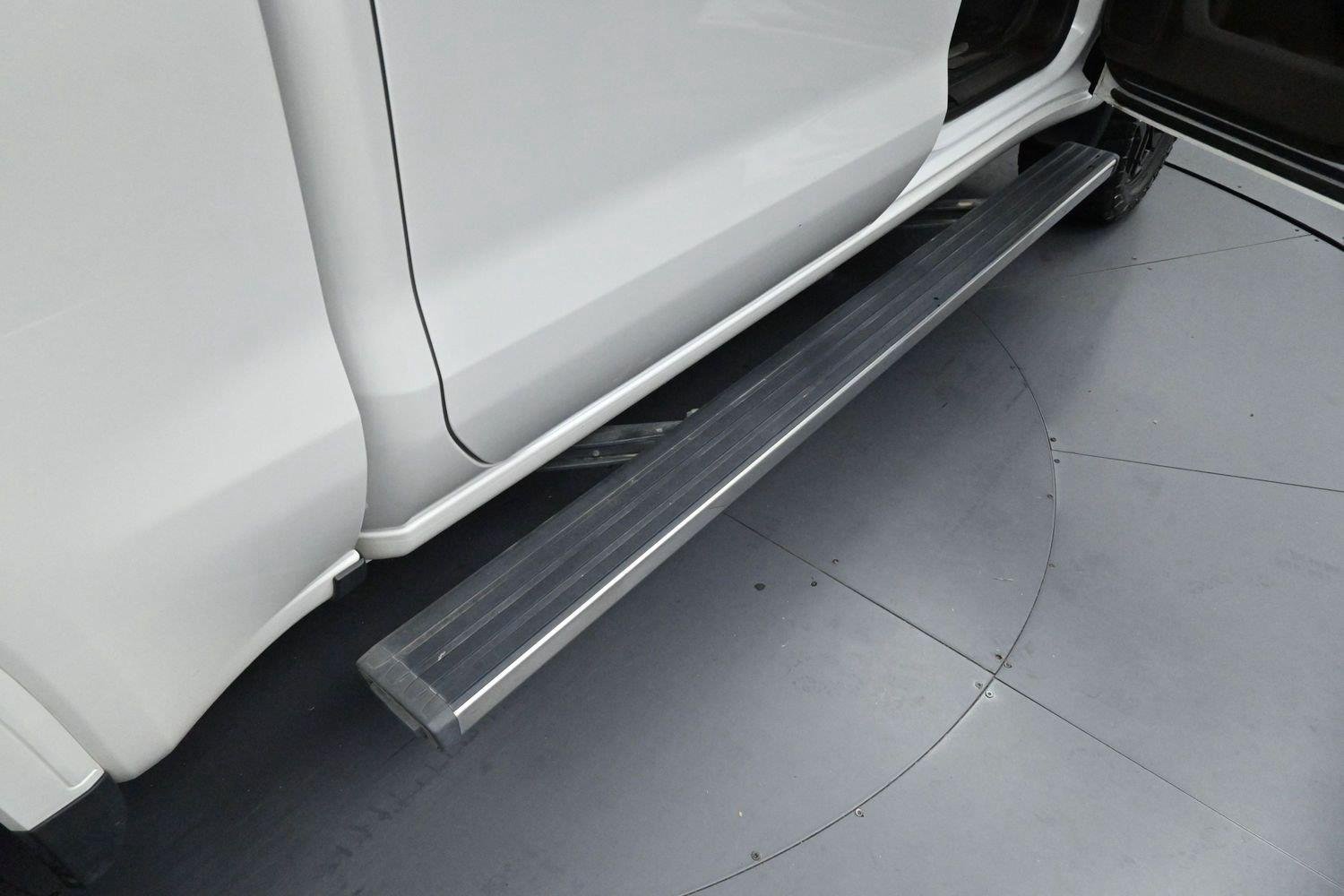 Used 2020 White Frost Tricoat GMC Denali image 9
