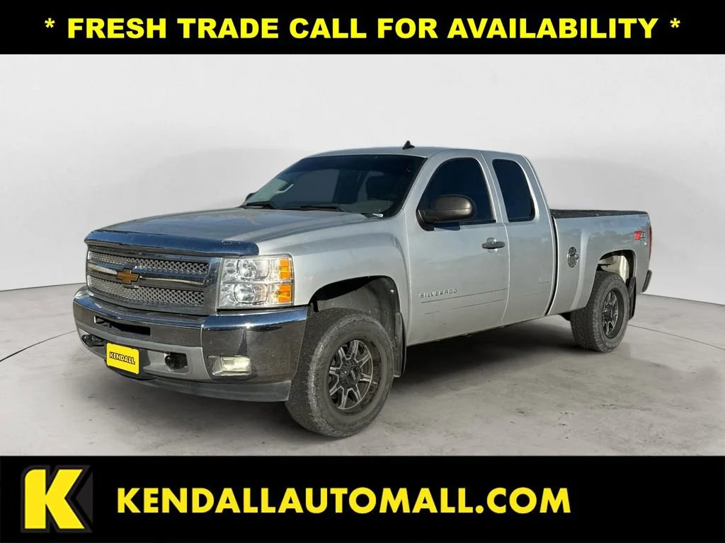 Used 2011 SHEER SILVER METALLIC Chevrolet LT image 1