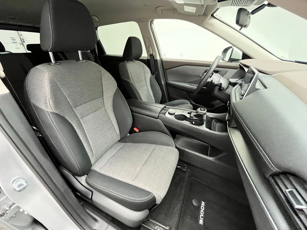 Used 2023 Silver Nissan SV image 33